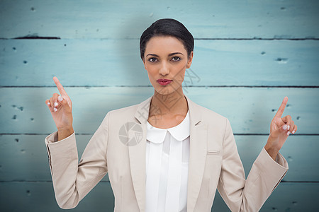 手举手严肃的女商务人士形象综合图象地板商务木板蓝色人士头发木头棕色木地板地面图片