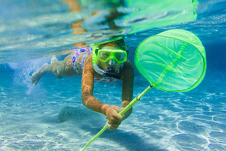 水下女孩潜水娱乐海滩假期女性热带乐趣面具探索青少年运动图片