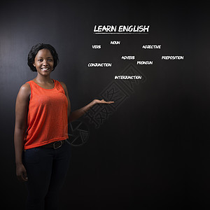南非或非裔美国女教师或女学生教授学习英语 教育程度图片