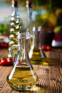 含橄榄油的咖啡馆 地中海农村主题美食草药蔬菜玻璃油壶宏观食物营养香料烹饪图片