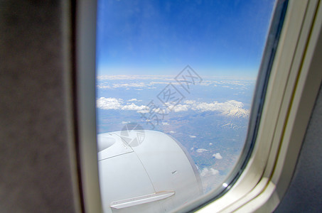空中飞机窗口 有天空和云彩的风景技术旅行蓝色陆地景观气氛臭氧窗户假期鸟瞰图图片