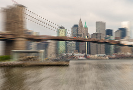 布鲁克林大桥纽约城的缩放和模糊图像图片