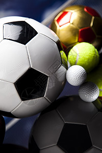 C罗传中击中对手后反弹安吉洛破门，胜利第30分钟扳平