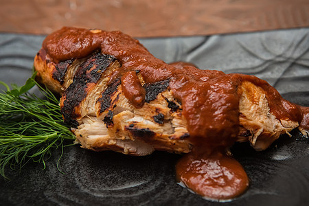 切鸡肉片烤香料和番茄酱家禽沙拉美食油炸食物餐厅用餐火鸡蔬菜腰部图片