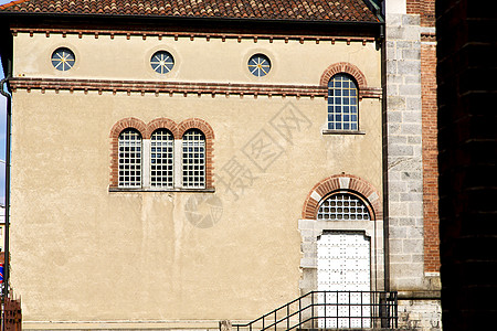在特写的米拉诺窗口中 欧洲的软墙门被关上图片