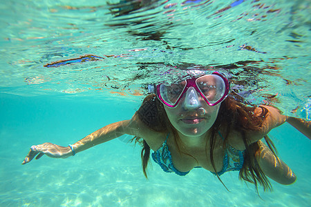 龙女的下水肖像身体呼吸管海滩女士潜水面具娱乐假期活动女孩图片