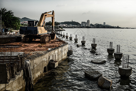 将陆地扩大到海洋岩石地面工作土地工程石头海浪彩旗图片