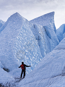 Hiker 近端高峰会议 - 冰川视图向上图片