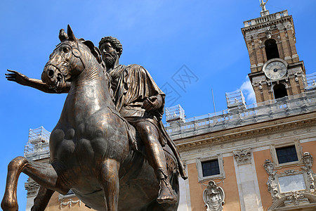 雕像马可奥雷里奥在罗马 意大利旅行天空马术皇帝爬坡正方形城市历史地标纪念碑图片