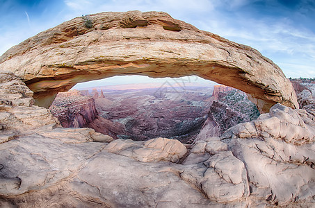 美国犹他州峡谷地国家公园著名的梅萨拱门编队砂岩构造风景高原悬崖公园国家自然公园峡谷图片