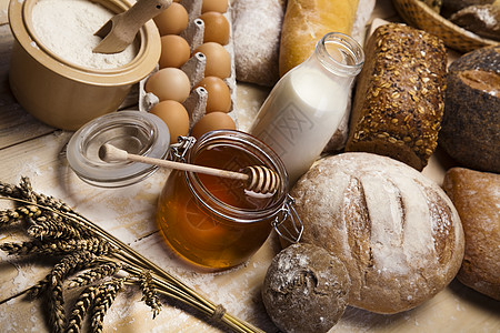 面包和自然食品的农村主题脆皮饮食酵母食物面包师包子面粉核桃早餐面团图片