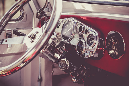旧旧车内部的旧车 古物效应处理汽车里程表控制车速车辆乡愁控制板车轮运输古董图片