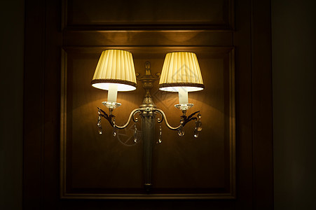 古典优雅的墙灯玻璃古董灯笼灯泡家具木头照明金子装饰酒店图片