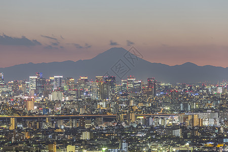 三十晚上熬一宿日本东京市天际车站火车建筑物日落原宿地标城市市中心摩天大楼背景