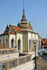 曼谷大宫建筑学历史寺庙宝塔祷告蓝色金子装饰品佛塔雕塑图片