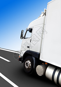 卡车和公路车辆速度货车天空船运蓝色送货后勤国际汽车图片