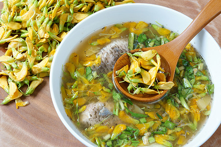 越南食物 酸菜鱼蔬菜汤退烧药菠萝鱼汤蔬菜文化盘子营养图片
