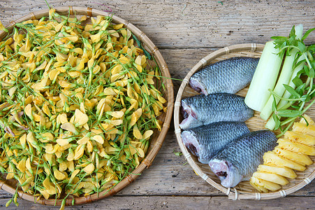 越南食物 酸菜鱼蔬菜汤退烧药鱼汤营养盘子蔬菜文化菠萝图片