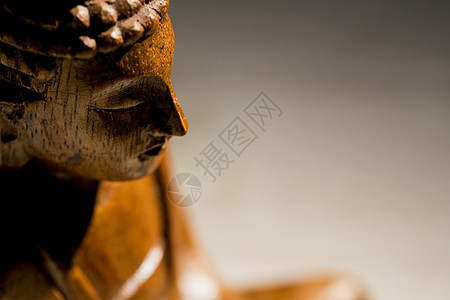 桌子上的佛像信仰阴影宗教雕像雕塑冥想沉思塑像高清图片