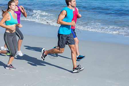 朋友一起慢跑的男性运动男人女性友谊护理跑步海洋女士竞技图片