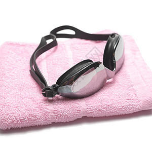 毛巾和游泳护目镜白色运动面具水池风镜海滩橡皮假期黑色眼镜背景图片