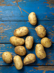 生土豆蓝色食物生产收成蔬菜图片