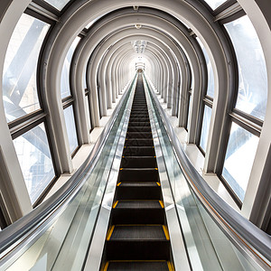 扶梯成功概念人行道财富运输扶手天花板框架车站城市工业购物图片
