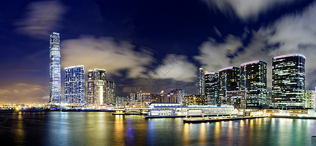 香港办公大楼 夜间进程建筑正方形业务结构金融窗户反射酒店财富图片