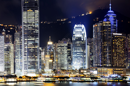 香港办公大楼 夜间蓝色正方形出租车城市生活金融消失点建筑天空城市玻璃图片