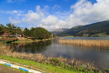 沿湖道爬坡道沿湖高清图片