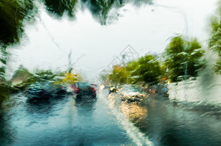 车 路运送大雨暴雨背景