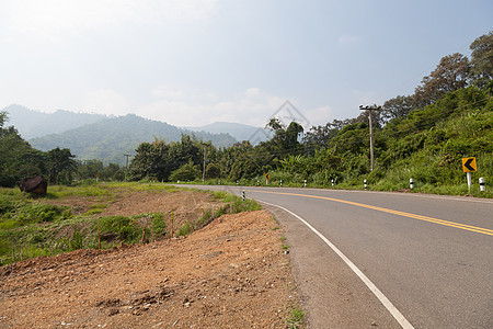 山区公路草地车道绿色爬坡速度乡村森林蓝色缠绕自然图片