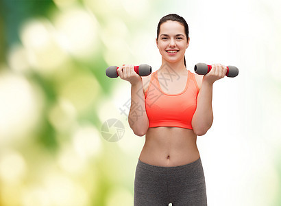 年轻运动女青年 有轻聋哑铃力量微笑肌肉损失健身房耐力饮食女孩重量运动装图片