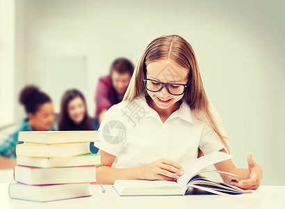 在校女生学生人数女孩子教科书小学生图书课堂学习知识学者演讲童年图片