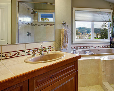 新洗手间连接到主卧室镜子库存浴室玻璃地面建筑师建筑学窗户建筑橱柜图片