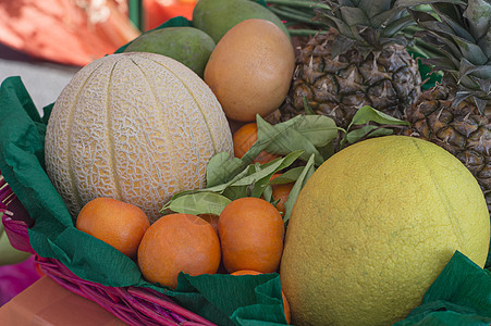 太阳下水果和蔬菜的篮子植物木瓜沙拉菠萝橙子原矿香蕉收成柚子情调图片