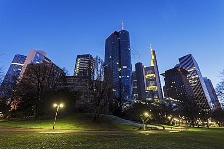 法兰克福市中心现代建筑结构图天空景观城市办公楼地标蓝色市中心高楼建筑学天文图片