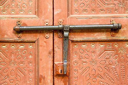 非洲棕红褐色的黑红色钥匙入口出口铰链古董保障挂锁黄铜安全建筑学图片