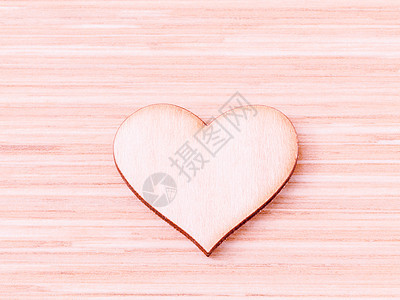木本底的木心 爱和W的概念展示礼物婚姻庆典白色邀请函木质手工工艺木头背景图片