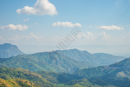 绿色绿山森林季节场地天空教会标签远足旅行公园生态图片