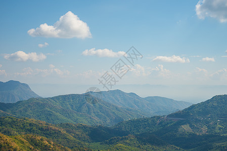 绿色绿山爬坡标签环境石头生态教会晴天旅游岩石场地图片