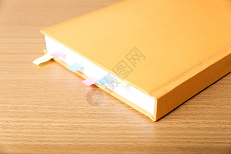 含粘贴纸条的橙色书日记贴纸文档办公室商业学习邮政学校笔记本笔记背景图片