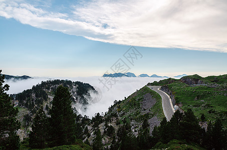 皮埃尔圣马丁皮雷内斯大西洋 阿克维塔尼 弗朗西农村顶峰场景山脉蓝色公园旅行树木岩石天空图片