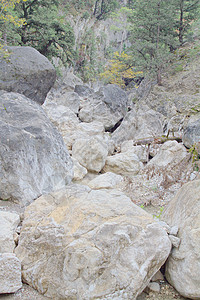 秋天在山中水道水资源力量高地声音溪流侵蚀瀑布旅行岩石图片