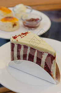 蓝莓芝士蛋糕奶油糕点白色水果盘子浆果美食蛋糕脆皮甜点图片