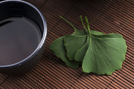 鸡果茶药物治疗植物花草银杏叶专注医药箱树叶银杏树福利背景