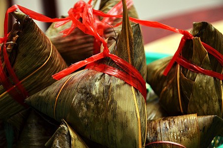 澳门猪扒包市场上的中国大米垃圾坚果蒸汽传统食物竹子花生粽子饺子庆典美食背景