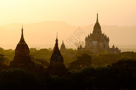 在缅甸巴甘(Bagan)有美丽的日落风景图片