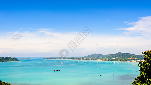 在泰国普吉Phuket的安达曼海上空观蓝天海洋海岸线支撑地平线风景帆船海滩游客蓝色宽屏图片