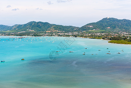 泰国普吉岛游船的视海和码头旅行海岸线港口城市支撑风景蓝色海洋游客热带图片
